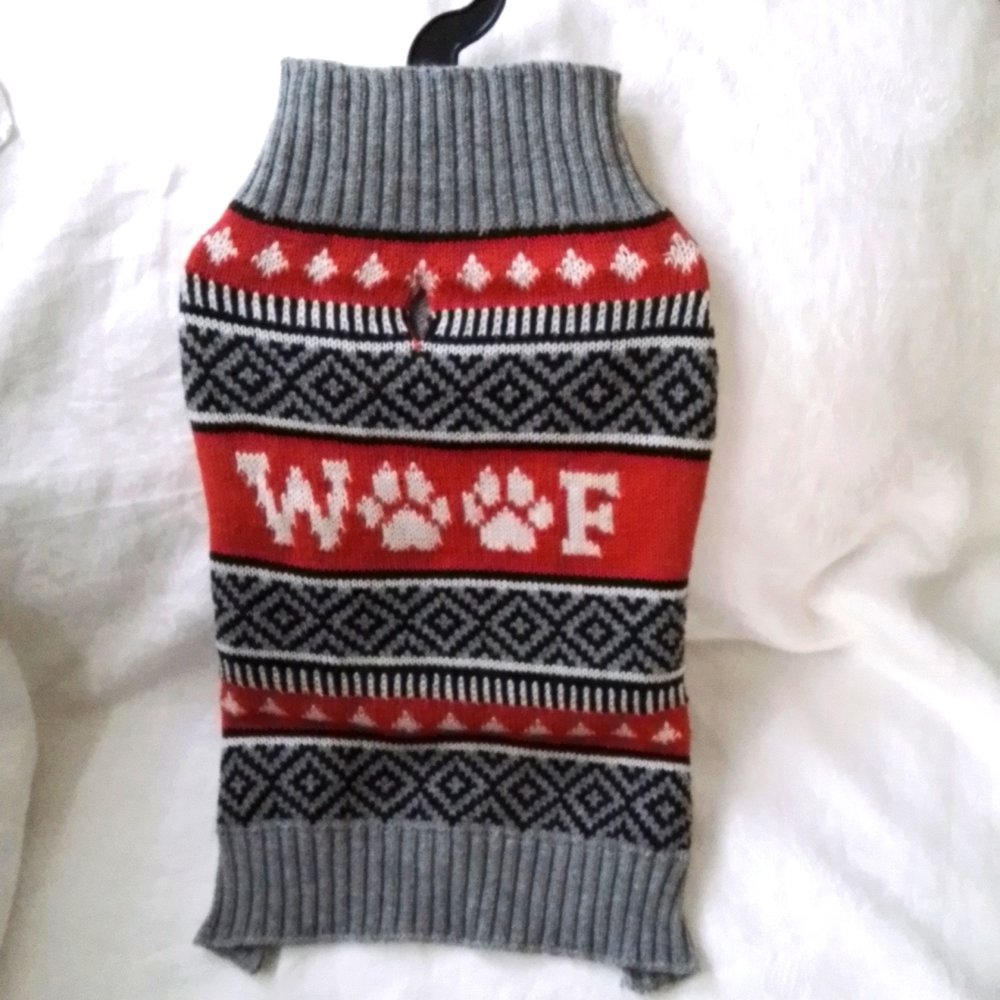 It's A Bark Life "WOOF" gray and red sweater with leash opening size Small